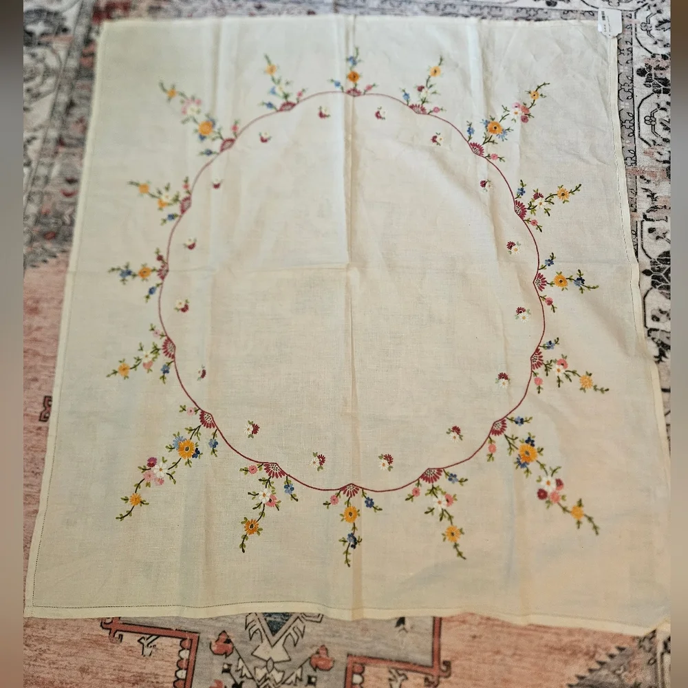 NWT Vintage Irish Linen Hand-Embroidered Floral Tablecloth